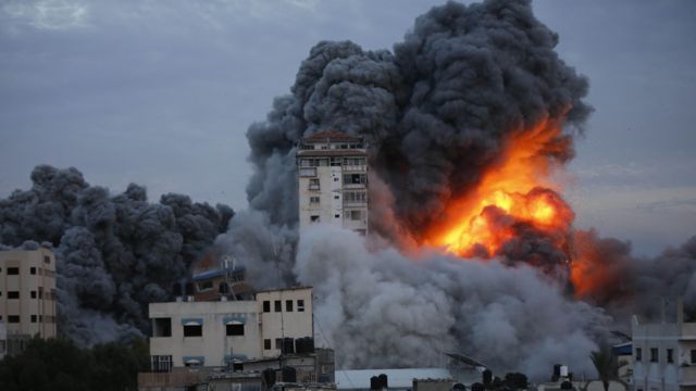 الحرب على غزة… معارك محتدمة بمحاور عدة والاحتلال يرتكب 13 مجزرة جديدة